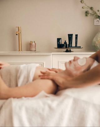 ✨ Skutečné výsledky – před a po ✨ Někdy stačí jen jedno – najít funkční kosmetiku a odborníka, který jí opravdu rozumí....